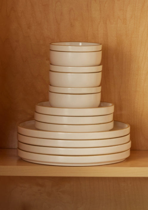 stacking dinnerware